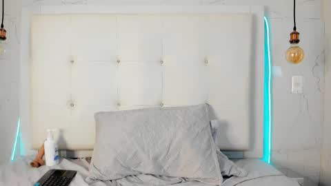  olivia  online show from November 2025 09:13:02 PM