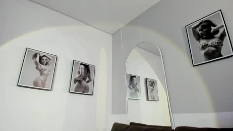 Snapshot of olivia_collisn chatting on May 2026 11:18:01 AM Olivia Collins online show from May 2026 11:18:01 AM