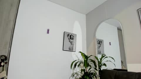 Snapshot of olivia_collisn chatting on May 2026 11:28:01 AM Olivia Collins online show from May 2026 11:28:01 AM