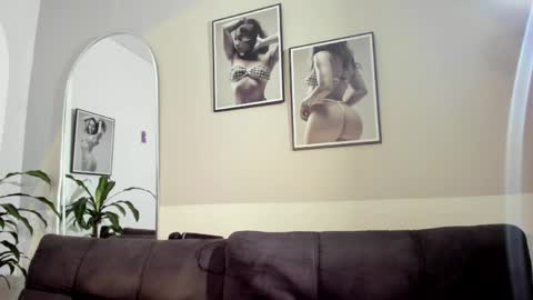 Snapshot of olivia_collisn chatting on May 2026 11:27:02 AM Olivia Collins online show from May 2026 11:27:02 AM