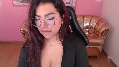 Olivia online show from September 2025 08:03:01 PM