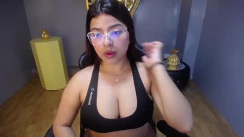 Olivia online show from October 2025 08:07:02 PM