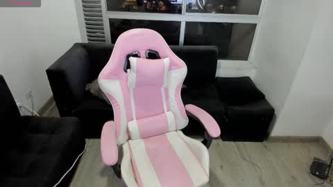 Snapshot of olivia_martine chatting on January 2026 03:33:01 AM olivia_martine online show from January 2026 03:33:01 AM