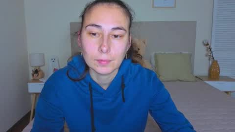 Olivia online show from November 2025 07:28:01 PM