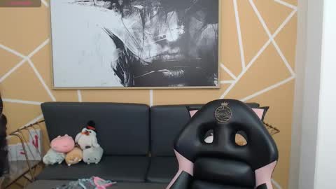 Snapshot of olivia_russo chatting on September 2025 12:59:02 PM Olivia online show from September 2025 12:59:02 PM