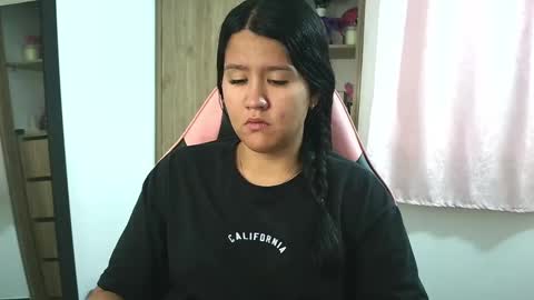 Olivia online show from November 2025 02:38:02 PM