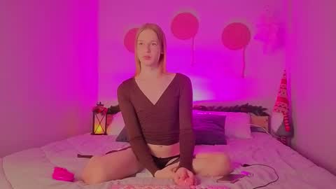 oliviaapink online show from December 2025 05:20:01 PM