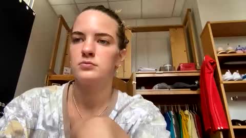 oliviaaraee online show from March 2026 07:00:02 PM