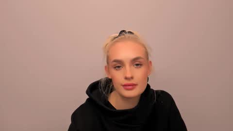 oliviaBeauty online show from February 2026 02:45:01 PM