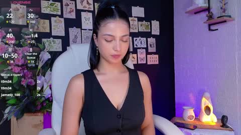 Snapshot of oliviamcneill chatting on January 2025 06:45:01 PM Olivia Mcneill online show from January 2025 06:45:01 PM