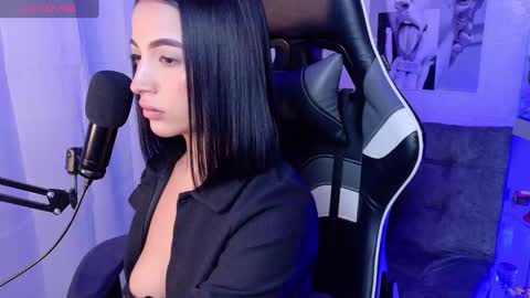 Snapshot of oliviamcneill chatting on March 2025 03:19:01 AM Olivia Mcneill online show from March 2025 03:19:01 AM