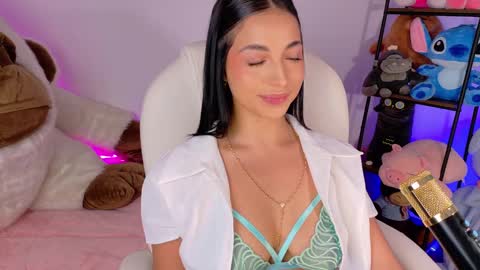 Snapshot of oliviamcneill chatting on September 2025 01:11:01 PM Olivia Mcneill online show from September 2025 01:11:01 PM