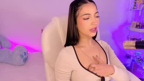 Snapshot of oliviamcneill chatting on October 2025 01:25:02 PM Olivia Mcneill online show from October 2025 01:25:02 PM