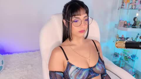 Snapshot of oliviamcneill chatting on November 2025 08:14:01 PM Olivia Mcneill online show from November 2025 08:14:01 PM