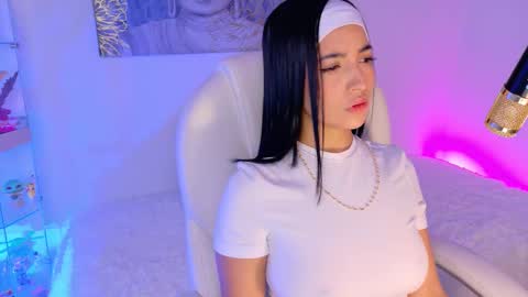 Olivia Mcneill  online show from February 2026 12:55:01 PM