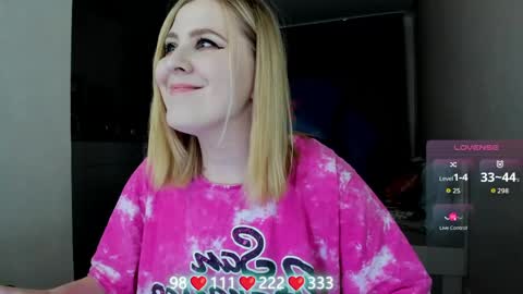 Snapshot of oliviamunk chatting on May 2026 06:31:02 AM . online show from May 2026 06:31:02 AM