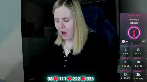 Snapshot of oliviamunk chatting on May 2026 04:19:02 AM . online show from May 2026 04:19:02 AM