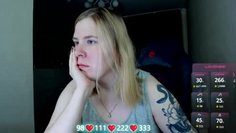 Snapshot of oliviamunk chatting on June 2026 04:05:01 AM . online show from June 2026 04:05:01 AM