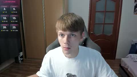 Oliver and Mira online show from November 2025 09:25:01 PM