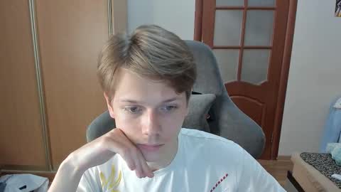 Oliver and Mira online show from December 2025 09:43:02 PM