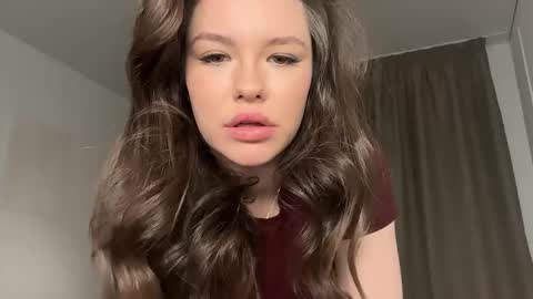 Snapshot of onlybloomm chatting on March 2026 04:14:02 PM Alice De Milo online show from March 2026 04:14:02 PM