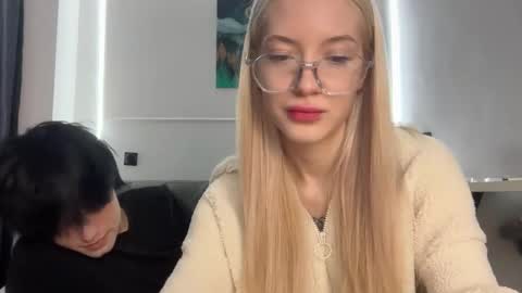 Bella and John online show from November 2025 05:55:02 PM