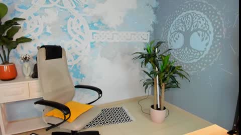 Orianna -  Hi Im into geek culture cosplay crafting LARP games. Shall we play DnD online show from December 2024 09:02:01 AM