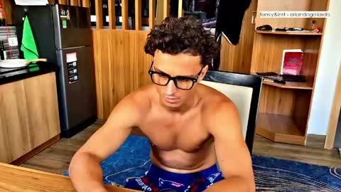 Snapshot of orlando__bloom chatting on May 2026 04:07:02 AM Fansly and Instagram - online show from May 2026 04:07:02 AM