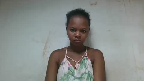 ornellahhh online show from December 2025 12:32:01 PM