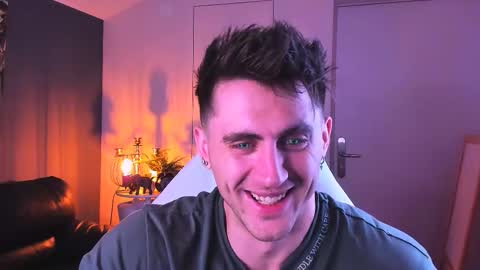 Snapshot of oscar_miller_ chatting on October 2025 09:23:02 PM Oscar online show from October 2025 09:23:02 PM
