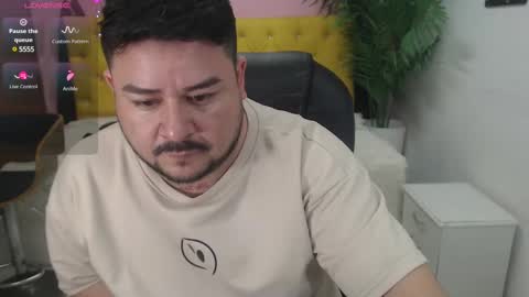 Snapshot of oso_gael chatting on February 2025 05:36:02 PM Bear Gael online show from February 2025 05:36:02 PM