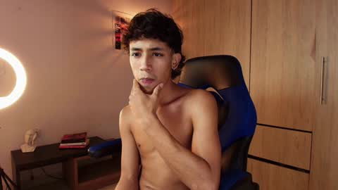 Snapshot of ostin_18hot chatting on January 2025 05:30:01 AM ostin 18hot online show from January 2025 05:30:01 AM