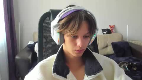 Ostin online show from September 2025 04:44:01 AM