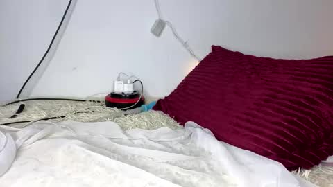 oumaimasoufaine66 online show from November 2025 11:10:01 PM