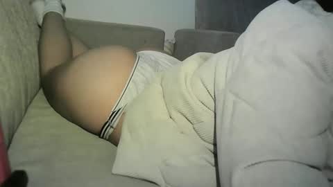 oumaimasoufaine66 online show from December 2025 05:08:02 PM