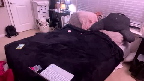 Snapshot of ourbeautifultransformation chatting on October 2025 04:10:02 AM OurBeautifulTransformation online show from October 2025 04:10:02 AM