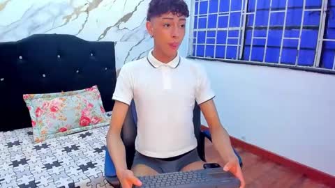 Snapshot of owen_sexy25 chatting on September 2025 10:55:01 PM sexy owen online show from September 2025 10:55:01 PM