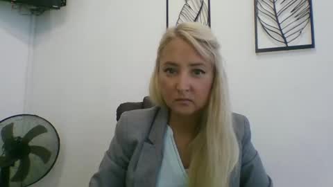 Snapshot of oxifoxi chatting on October 2025 06:03:01 AM oxifoxi online show from October 2025 06:03:01 AM