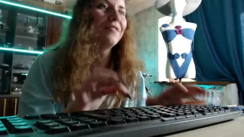 Snapshot of pa1e_pr1ncess chatting on April 2026 01:41:02 PM Ella online show from April 2026 01:41:02 PM