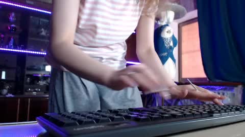 Snapshot of pa1e_pr1ncess chatting on May 2026 06:41:02 AM Ella online show from May 2026 06:41:02 AM