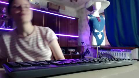 Snapshot of pa1e_pr1ncess chatting on May 2026 07:37:02 AM Ella online show from May 2026 07:37:02 AM