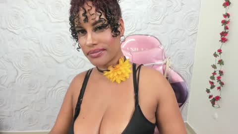 Snapshot of pamela_guzmaan_ chatting on February 2025 08:24:01 PM PAMELA online show from February 2025 08:24:01 PM