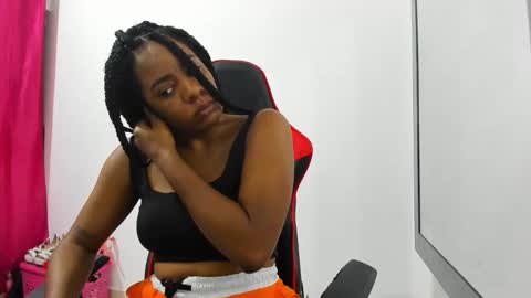 Snapshot of pamela_noah221 chatting on April 2026 09:35:01 AM PAMELA online show from April 2026 09:35:01 AM