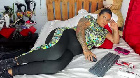 Pamela online show from November 2025 07:57:02 PM