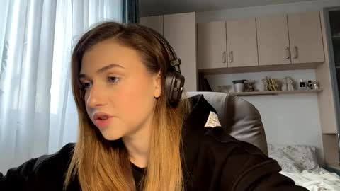 Snapshot of pamulahallquist chatting on May 2026 02:37:01 PM Lia online show from May 2026 02:37:01 PM
