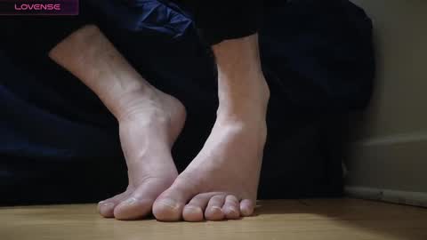 Snapshot of pantslesstraveler_plt chatting on December 2024 03:50:02 AM PantsLessTraveler online show from December 2024 03:50:02 AM