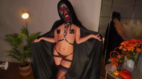 Kristina Kriss online show from October 2025 10:44:02 PM