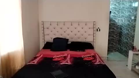 Paola 23 and Andres 25 online show from February 2026 04:05:02 PM