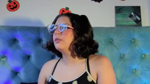 Paola Lyon online show from November 2025 06:19:02 PM