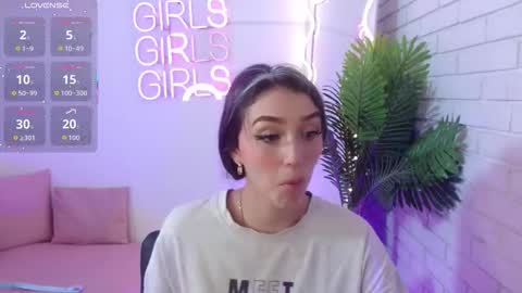 Paola  online show from November 2025 12:50:02 PM